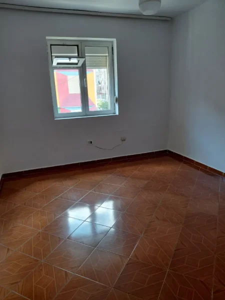 Tirane, jepet me qera apartament 2+1+Aneks+Ballkon Kati 3, 70 m² 500 € (Bulevardi Bajram Curri)