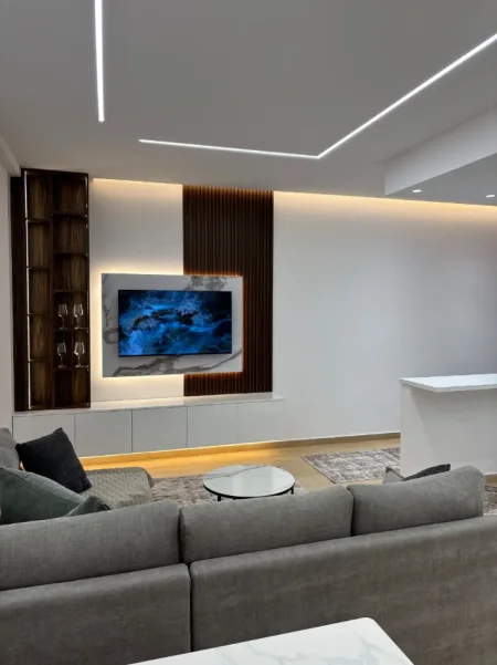 Tirane, jepet me qera apartament 2+1+Ballkon Kati 3, 700 € 