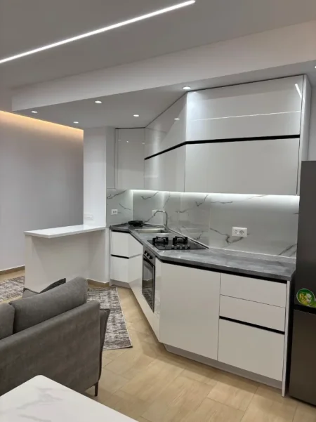 Tirane, jepet me qera apartament 2+1+Ballkon Kati 3, 700 € 