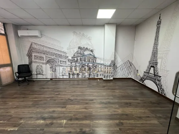 Tirane, jepet me qera zyre Kati 1, 200 m² 2.000 € (BULEVARDI ZOGU I ,STACION TRENI ,QENDER)