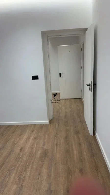 Tirane, jepet me qera zyre Kati 1, 70 m² 550 € (VASIL SHANTO)