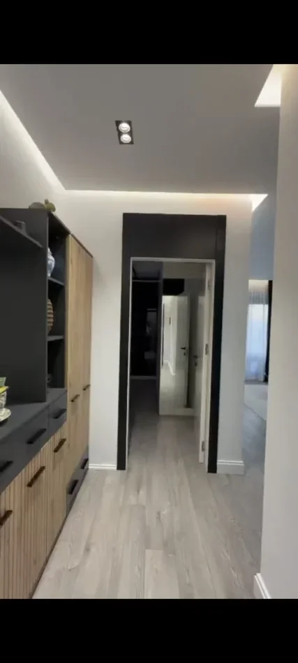 Tirane, shitet apartament 1+1 Kati 7, 67 m² 130.000 € (vila L)