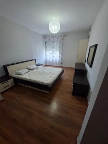 Tirane, Apartament 1+1 me qira XHAMLLIK 500 €