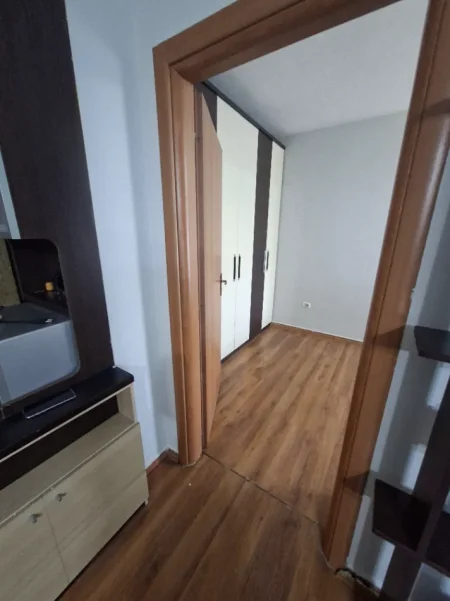 Tirane, Apartament 1+1 me qira XHAMLLIK 500 €