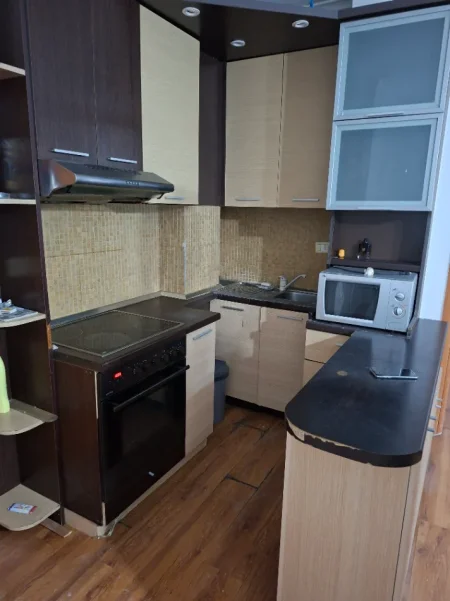 Tirane, Apartament 1+1 me qira XHAMLLIK 500 €