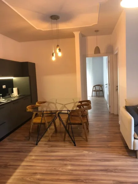 Tirane, jepet me qera apartament 2+1 Kati 4, 98 m² 800 € (Stacioni i Trenit, prane Hipotekes)