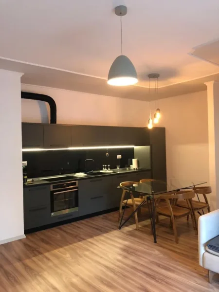 Tirane, jepet me qera apartament 2+1 Kati 4, 98 m² 800 € (Stacioni i Trenit, prane Hipotekes)