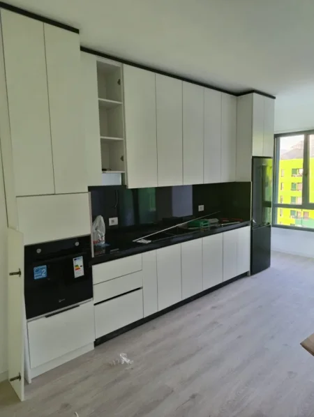 Tirane, jepet me qera apartament 1+1 Kati 6, 70 m² 450 € (Rruga 5 Maji)