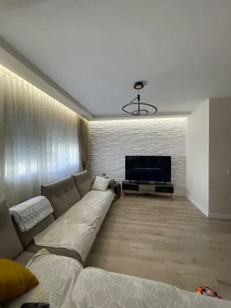 Tirane, shitet apartament 3+1+Ballkon Kati 7, 136 m² 350.000 € (Komuna e parisir)