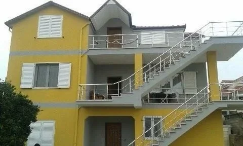 Tirane, jepet me qera apartament 1+1 Kati 1, 65 m² 300 € (Don Bosko)