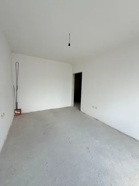 Tirane, shitet apartament 2+1 Kati 5, 239 m² 420.001 € (Komuna e Parisit)