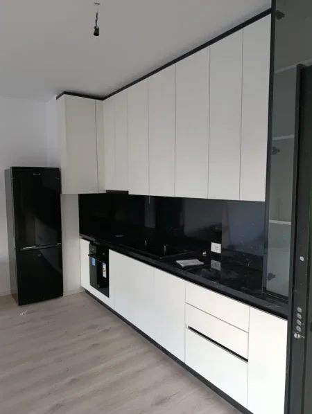 Tirane, jepet me qera apartament 2+1 Kati 8, 100 m² 450 € (Rruga 5 Maji)