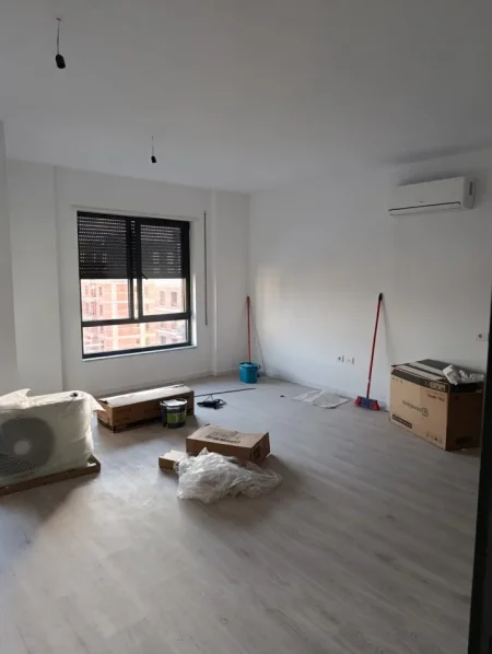 Tirane, jepet me qera apartament 2+1 Kati 8, 100 m² 450 € (Rruga 5 Maji)