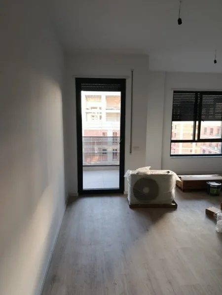 Tirane, jepet me qera apartament 2+1 Kati 8, 100 m² 450 € (Rruga 5 Maji)