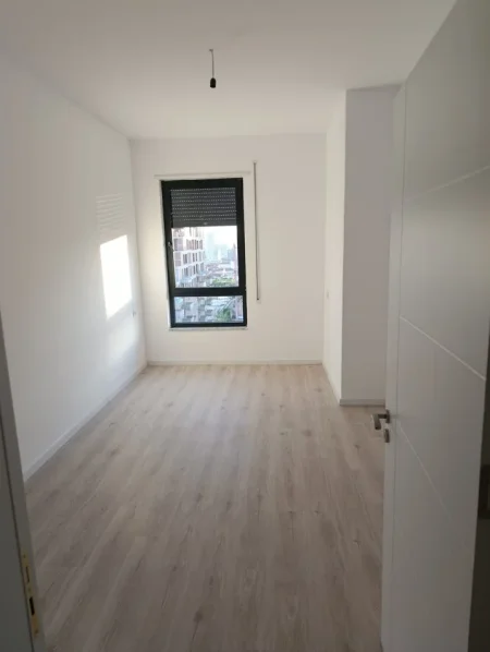 Tirane, jepet me qera apartament 2+1 Kati 8, 100 m² 450 € (Rruga 5 Maji)