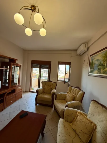 Tirane, jepet me qera apartament 2+1 Kati 5, 90 m² 500 € (Pediatria)