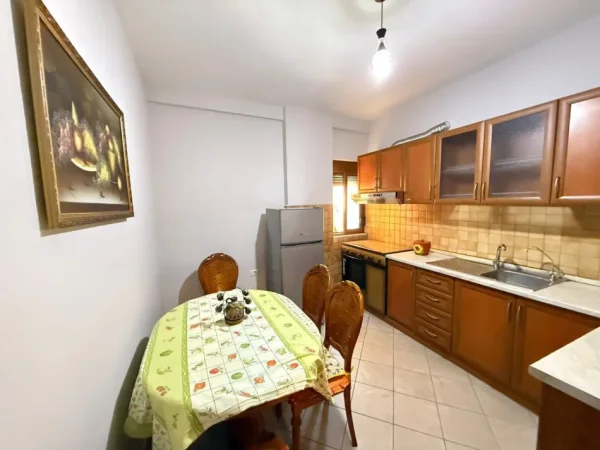 Tirane, jepet me qera apartament 2+1 Kati 5, 90 m² 500 € (Pediatria)