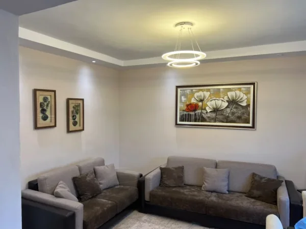 Tirane, jepet me qera apartament 1+1 Kati 4, 59 m² 500 € (Ministria e Jashtme)