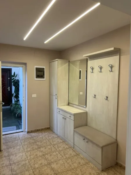 Tirane, jepet me qera apartament 1+1 Kati 4, 59 m² 500 € (Ministria e Jashtme)