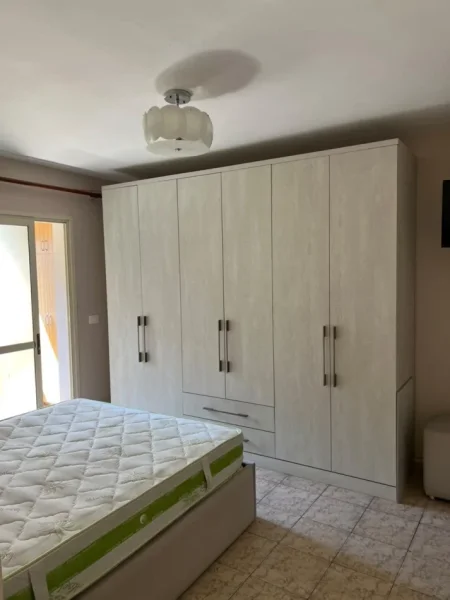 Tirane, jepet me qera apartament 1+1 Kati 4, 59 m² 500 € (Ministria e Jashtme)