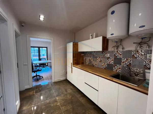 Tirane, shitet apartament 3+1+Ballkon Kati 9, 166 m² 510.000 € (Zogu i Zi)