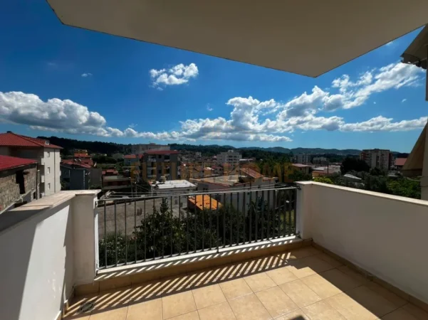 Tirane, jepet me qera apartament 2+1+Ballkon Kati 3, 63 m² 600 € (Qytet Studenti, Rezidenca AnA)