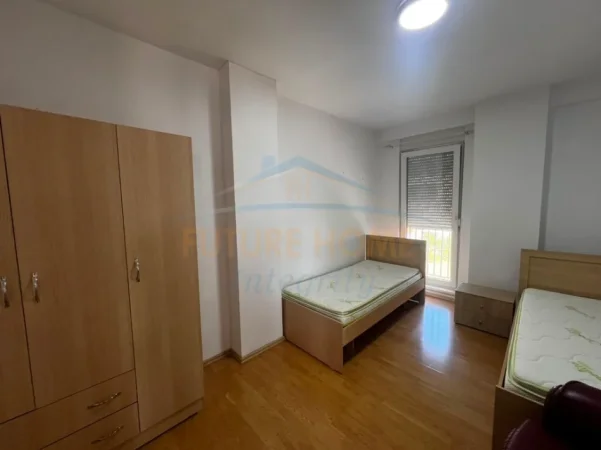Tirane, jepet me qera apartament 2+1+Ballkon Kati 3, 63 m² 600 € (Qytet Studenti, Rezidenca AnA)