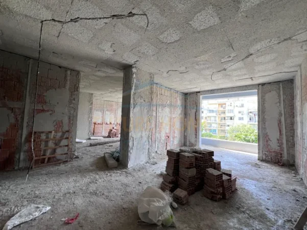 Tirane, shitet apartament 2+1+2+Ballkon Kati 4, 111 m² 176.800 € (Ali Demi)
