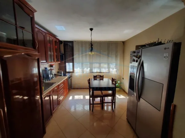 Tirane, shitet apartament 3+1+2+Ballkon Kati 2, 74 m² 225.000 € (21 Dhjetori)