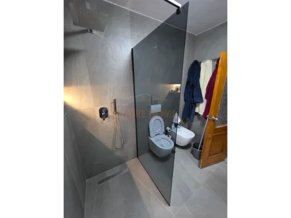Tirane, shitet apartament 3+1+2+Ballkon Kati 2, 74 m² 225.000 € (21 Dhjetori)