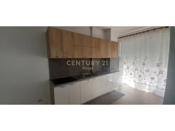 Tirane, jepet me qera apartament 1+1 Kati 2, 62 m² 550 € (Don Bosko ROYAL142954)