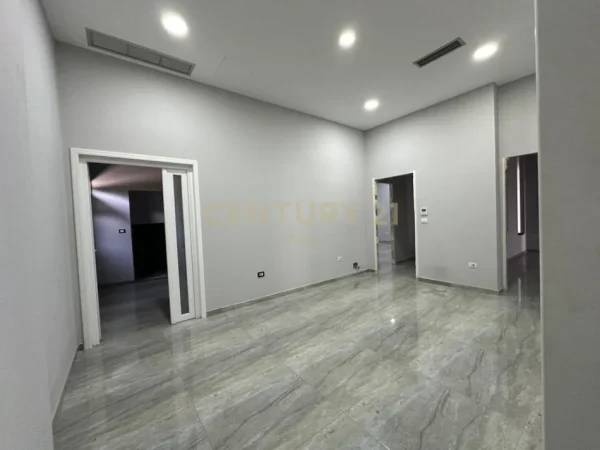 Tirane, jepet me qera ambjent biznesi Kati 2, 1.000 m² 2.500 € (Kamez ALFA143105)