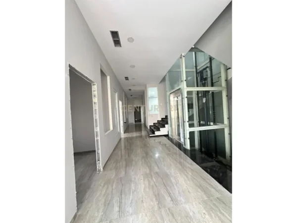 Tirane, jepet me qera ambjent biznesi Kati 2, 1.000 m² 2.500 € (Kamez ALFA143105)