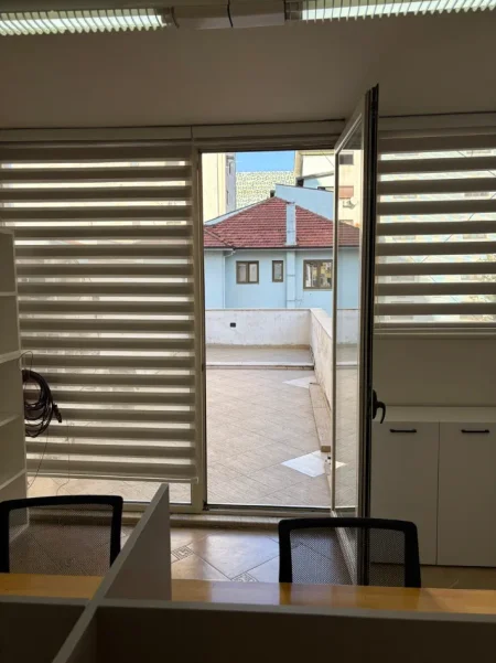 Tirane, shitet ambjent biznesi Kati 2, 156 m² 546.000 € (Bllok)