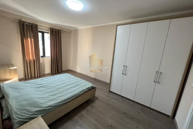 Tirane, jepet me qera apartament 2+1+Ballkon Kati 5, 105 m² 600 € (Porcelan)