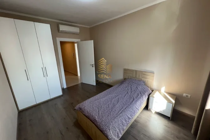 Tirane, jepet me qera apartament 2+1+Ballkon Kati 5, 105 m² 600 € (Porcelan)