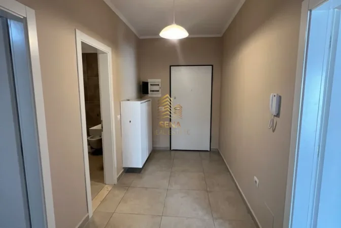 Tirane, jepet me qera apartament 2+1+Ballkon Kati 5, 105 m² 600 € (Porcelan)