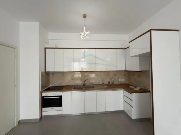 Tirane, jepet me qera apartament 1+1 Kati 4, 75 m² 450 € (ISH DOGANA)