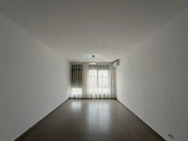 Tirane, jepet me qera apartament 1+1 Kati 4, 75 m² 450 € (ISH DOGANA)