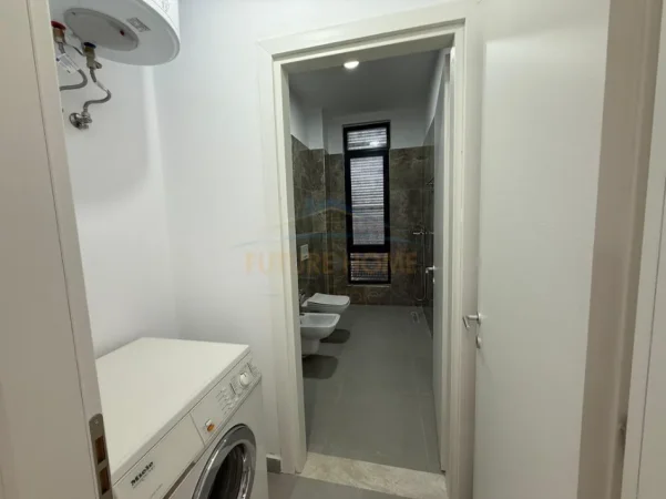 Tirane, jepet me qera apartament 1+1 Kati 4, 75 m² 450 € (ISH DOGANA)