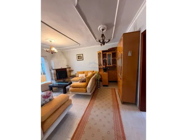 Tirane, jepet me qera apartament 2+1 Kati 4, 83 m² 600 € (Bulevardi Zhan D'Ark,Tiranë)