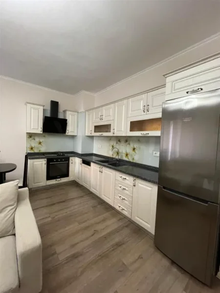 Tirane, jepet me qera apartament 2+1+Ballkon Kati 1, 96 m² 450 € (Fresk/Rr.e Dajtit)