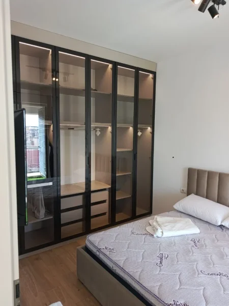 Tirane, jepet me qera apartament 1+1 Kati 8, 61 m² 780 € (Siri Kodra)
