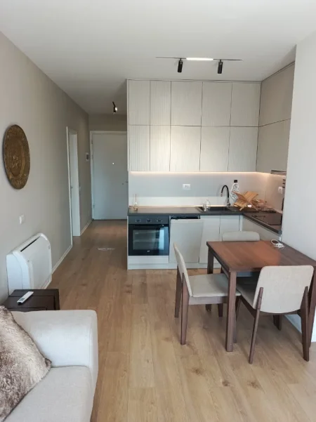 Tirane, jepet me qera apartament 1+1 Kati 8, 61 m² 780 € (Siri Kodra)