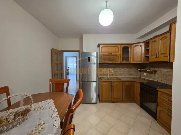 Tirane, jepet me qera apartament 2+1 Kati 1, 100 m² 475 € (Unaza e Re)