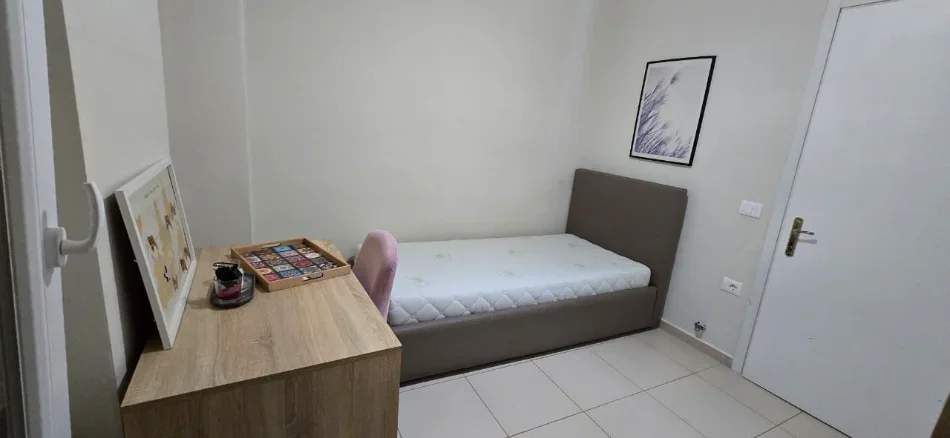 Tirane, jepet me qera apartament 2+1+Ballkon Kati 2, 93 m² 800 € (Kopshti Zoologjik)