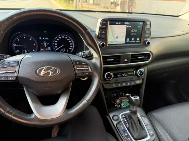 Tirane, shes makine Hyundai Kona Nafte, e kuqe automatik Klima 127.000 km 14.000 €