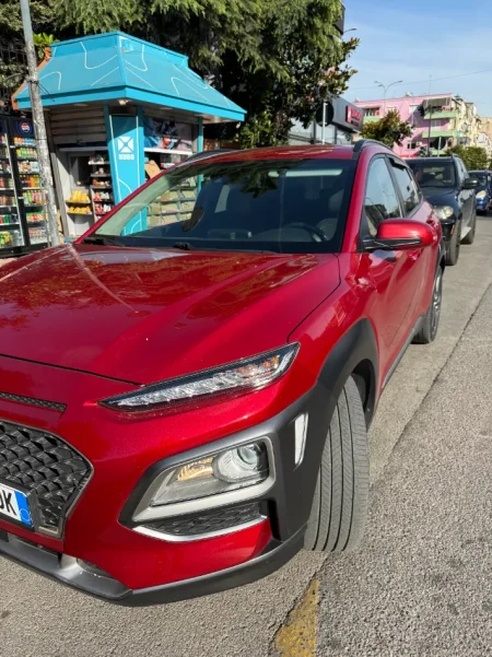Tirane, shes makine Hyundai Kona Nafte, e kuqe automatik Klima 127.000 km 14.000 €