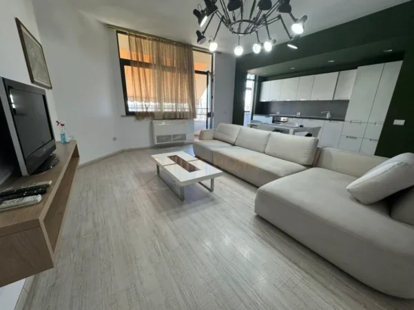 Tirane, jepet me qera apartament 2+1 Kati 9, 128 m² 800 € (Bulevardi Zogu I)