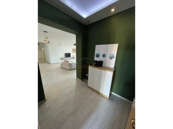 Tirane, jepet me qera apartament 2+1 Kati 9, 128 m² 800 € (Bulevardi Zogu I)